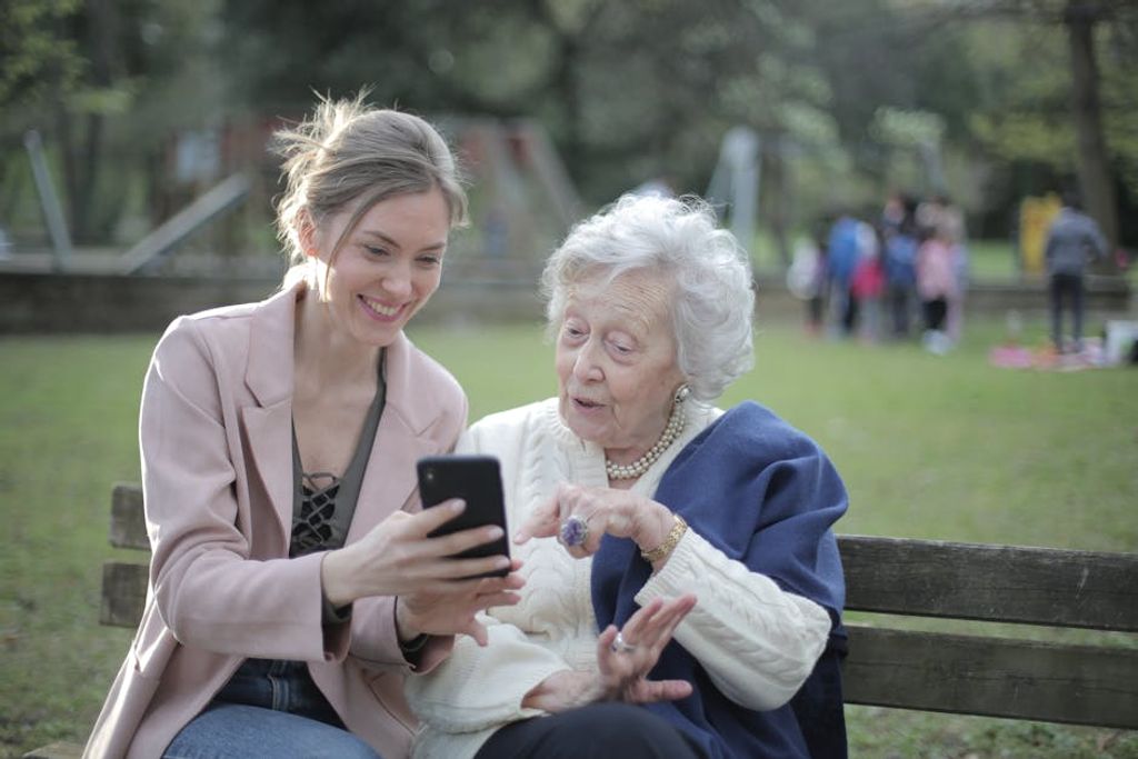 Andrea Piacquadio באתר PEXELS caregiver for elders
